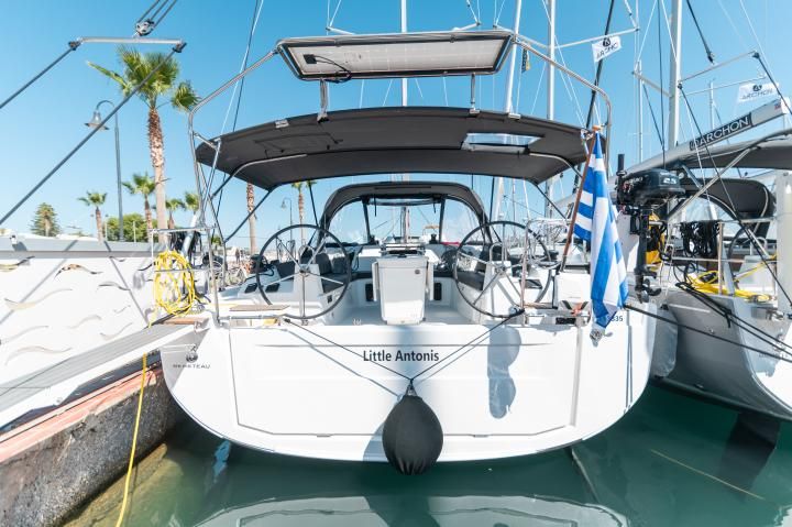 Beneteau Oceanis 40.1 Little Antonis — Sailing Yacht Charter