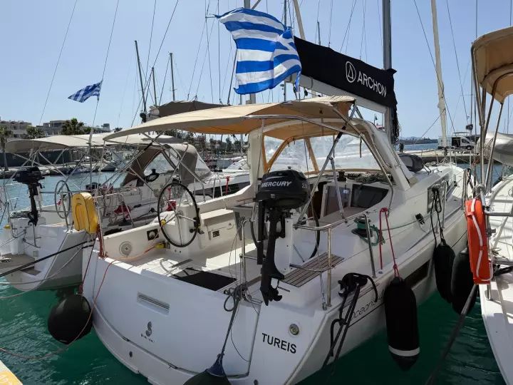 Beneteau Oceanis 41.1 Tureis — Sailing Yacht Charter