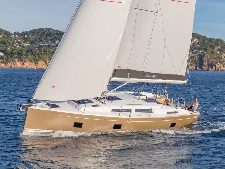 Hanse 418 Polynoe — Sailing Yacht Charter