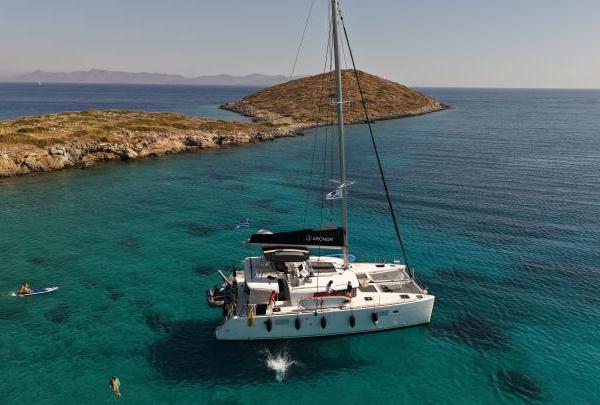 Lagoon 450 Flybridge Greis — Catamaran Charter