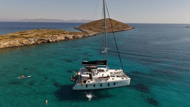 Lagoon 450 Flybridge Greis — Catamaran Charter