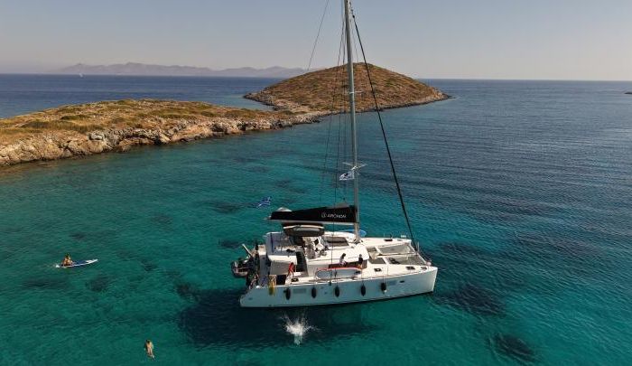 Lagoon 450 Flybridge Greis — Catamaran Charter, Catamaran in Rhodes