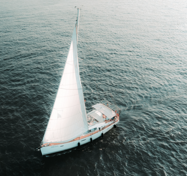 Oceanis 45 Familia L — Sailing Yacht Charter