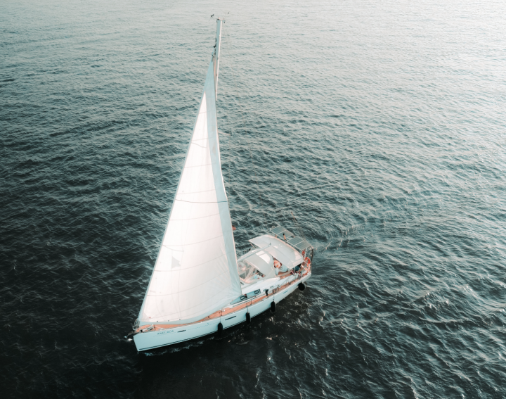 Oceanis 45 Familia L — Sailing Yacht Charter