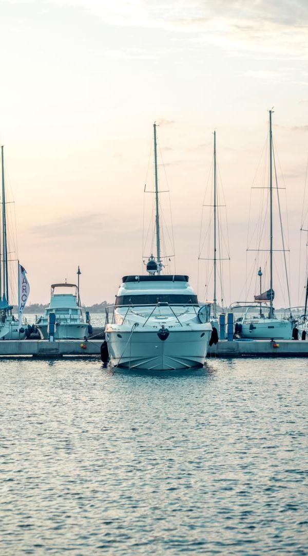 Fairline Squadron 55 ARCHON — Motor Yacht Charter
