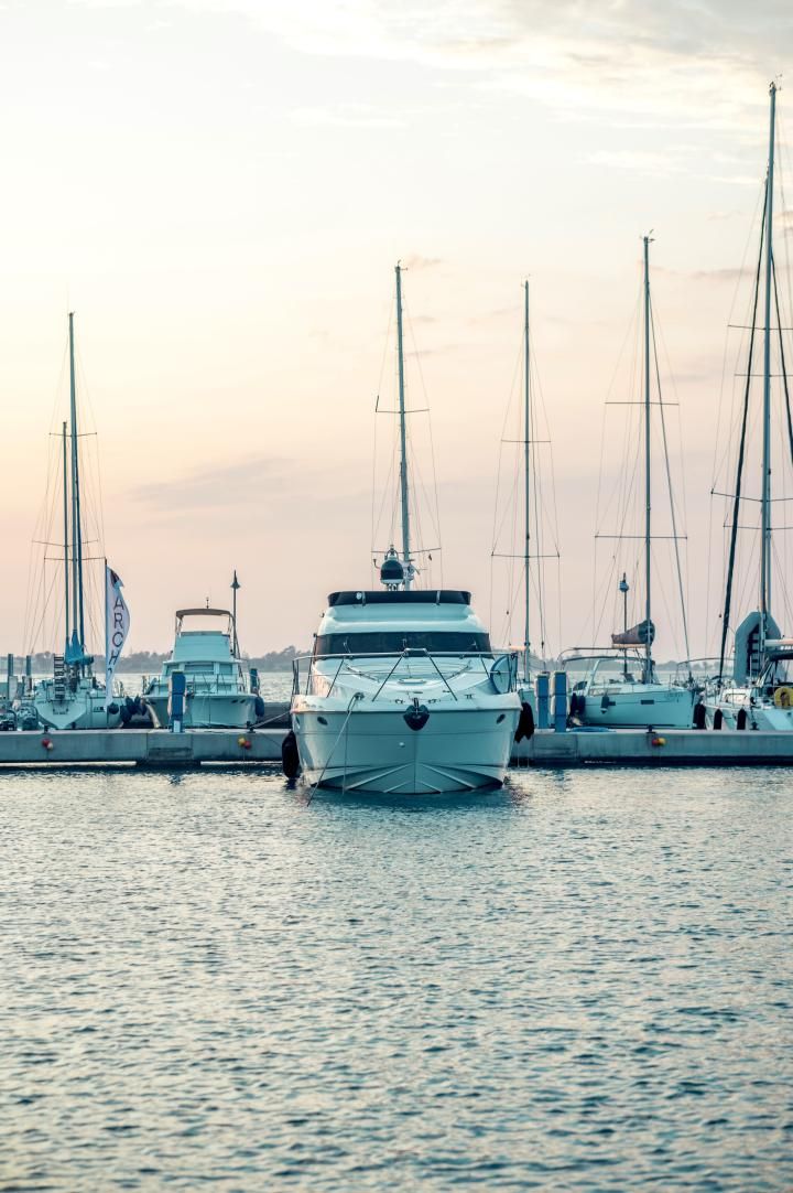 Fairline Squadron 55 ARCHON — Motor Yacht Charter