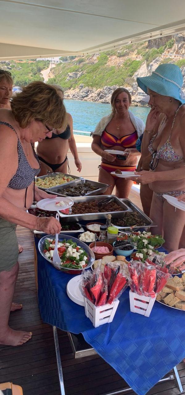 Yachting 4 Hours East Coast Cruise with Greek Buffet