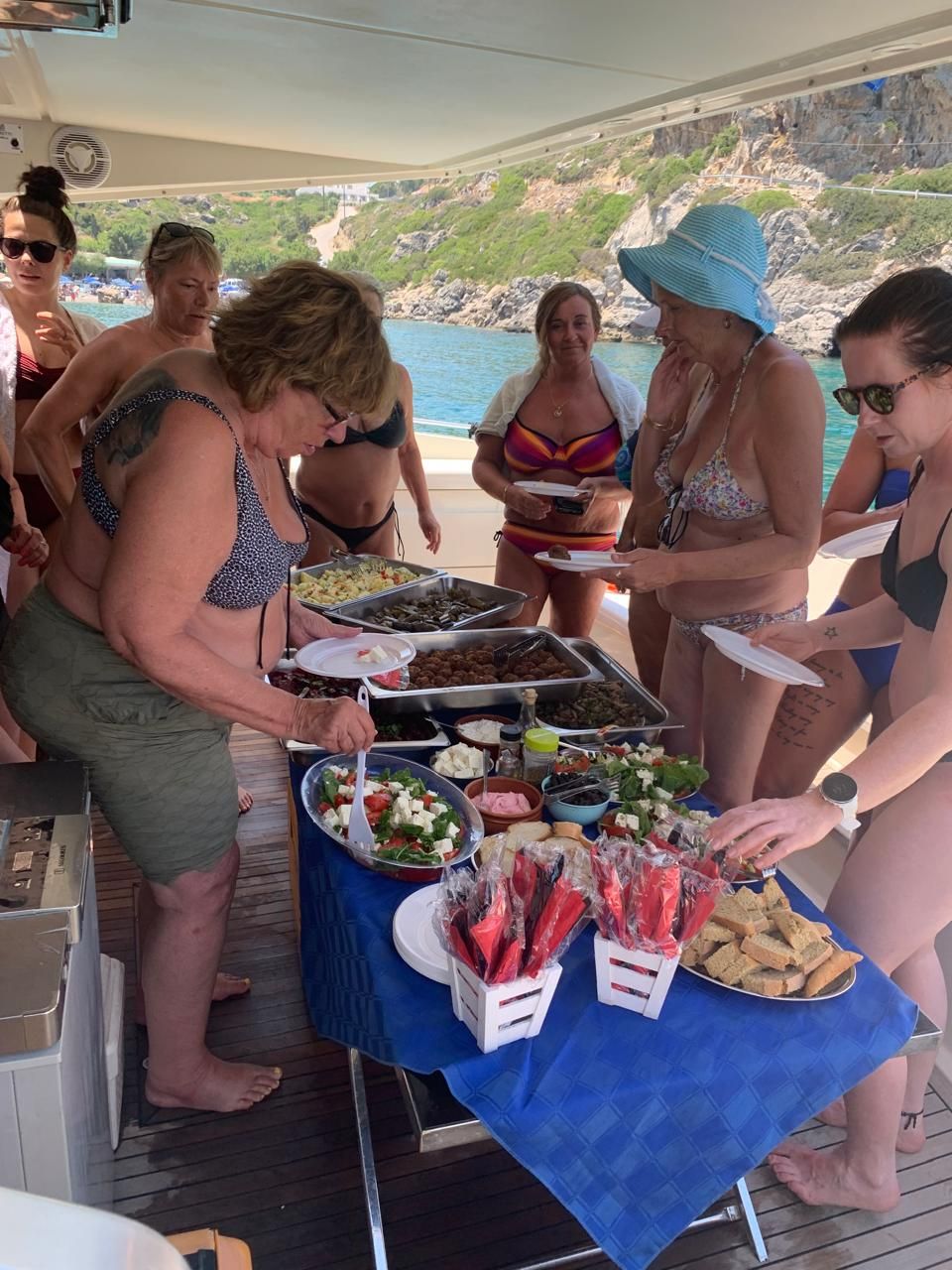 Yachting 4 Hours East Coast Cruise with Greek Buffet